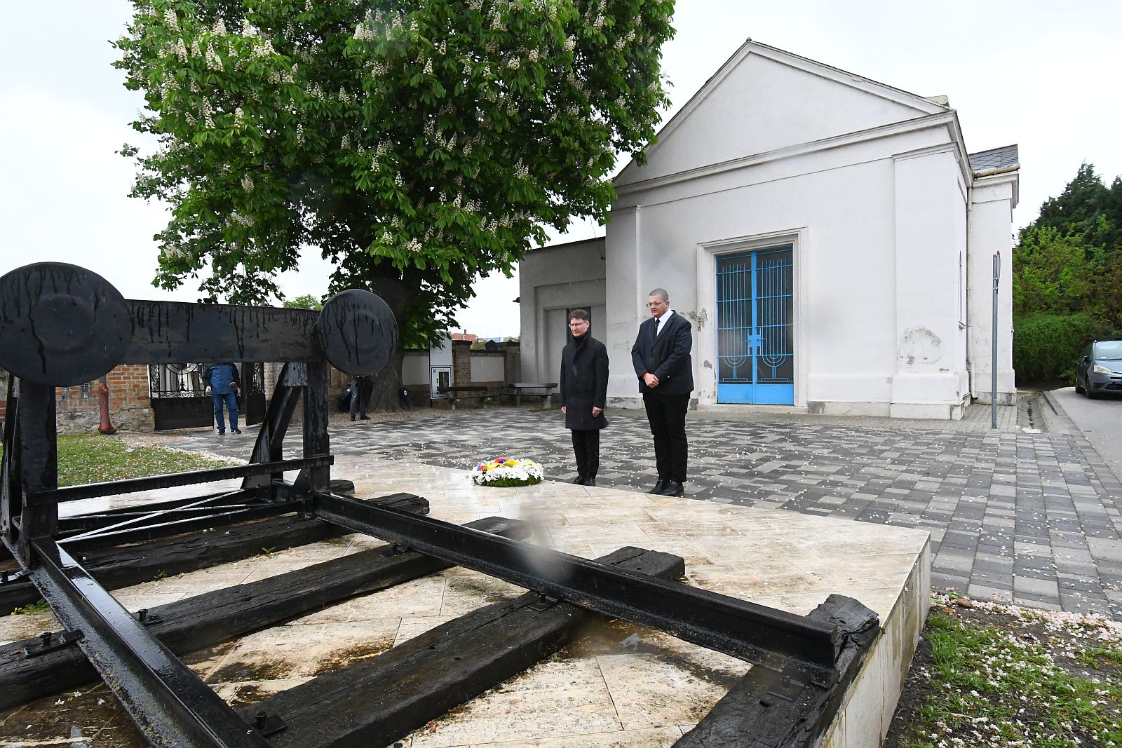 Néma koszorúzás a holokauszt magyarországi áldozatainak emléknapján Fehérváron